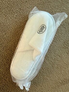 The Charleston Place -White Terry Cloth Hotel Spa Slippers with Embroidered Logo